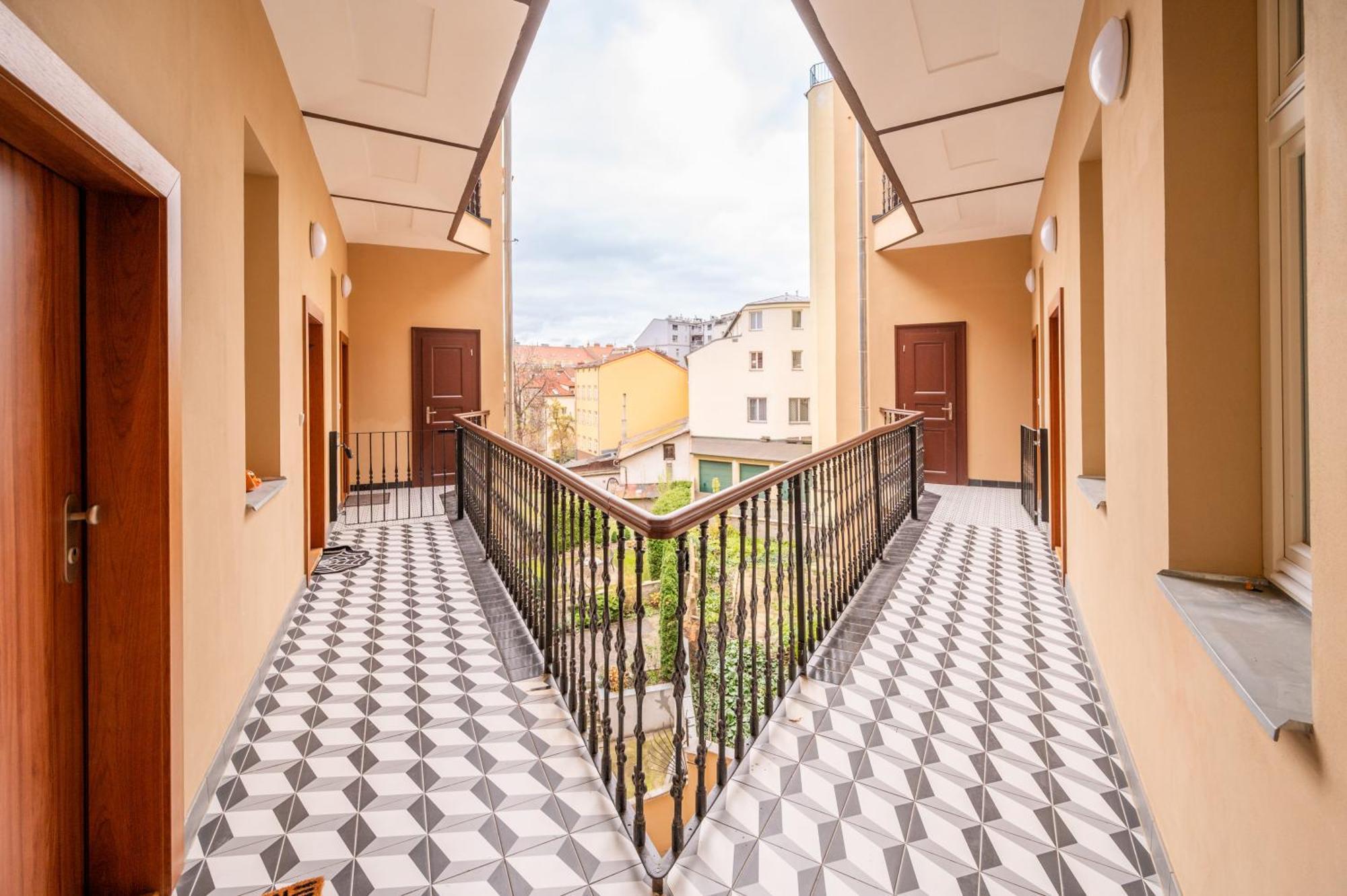 Seifertova Apartments By Willstay Prag Exteriör bild